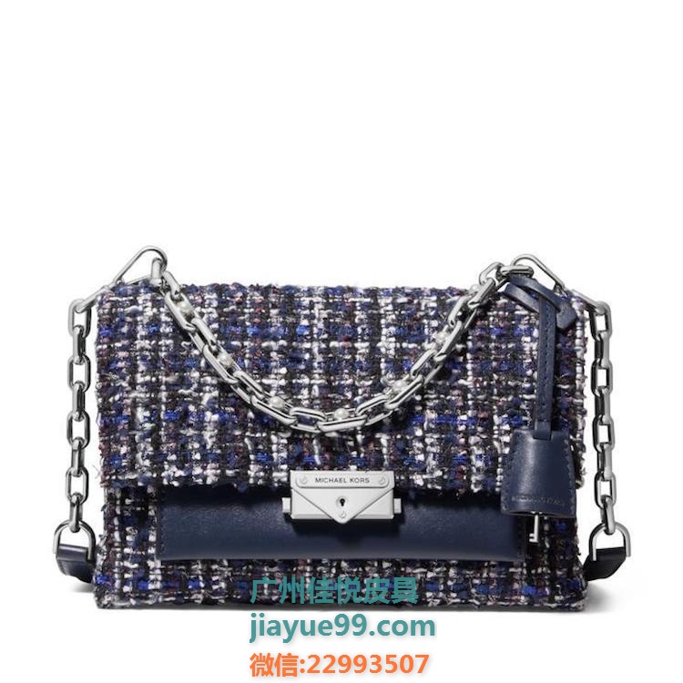 Pantone色「经典蓝」10款包推荐！Dior、Gucci、Loewe...都跟上年度代表色-5